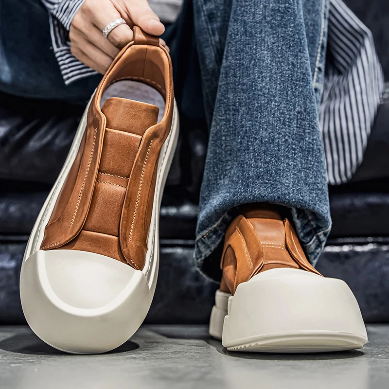 أحذية رجالية للربيع والخريف ذات نعل سميك، أحذية رياضية كاجوال من الجلد عالي الجودة، أحذية بيضاء عصرية مريحة للطلاب