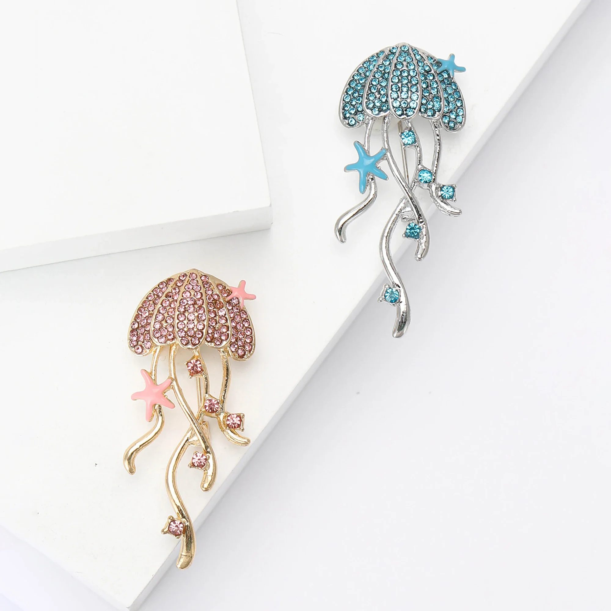 Rhinestone Jellyfish Brooch for Women Unisex Enamel Starfish Sea Life Pins Event Party Backpack Decoration Clothes Accessories