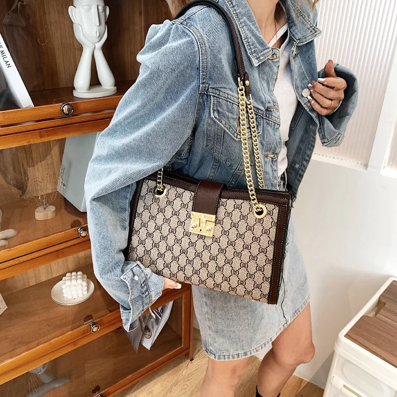 

2025 New Fashion European and American Vintage Print Large Capacity Tote Bag Chain Shoulder Underarm Bag