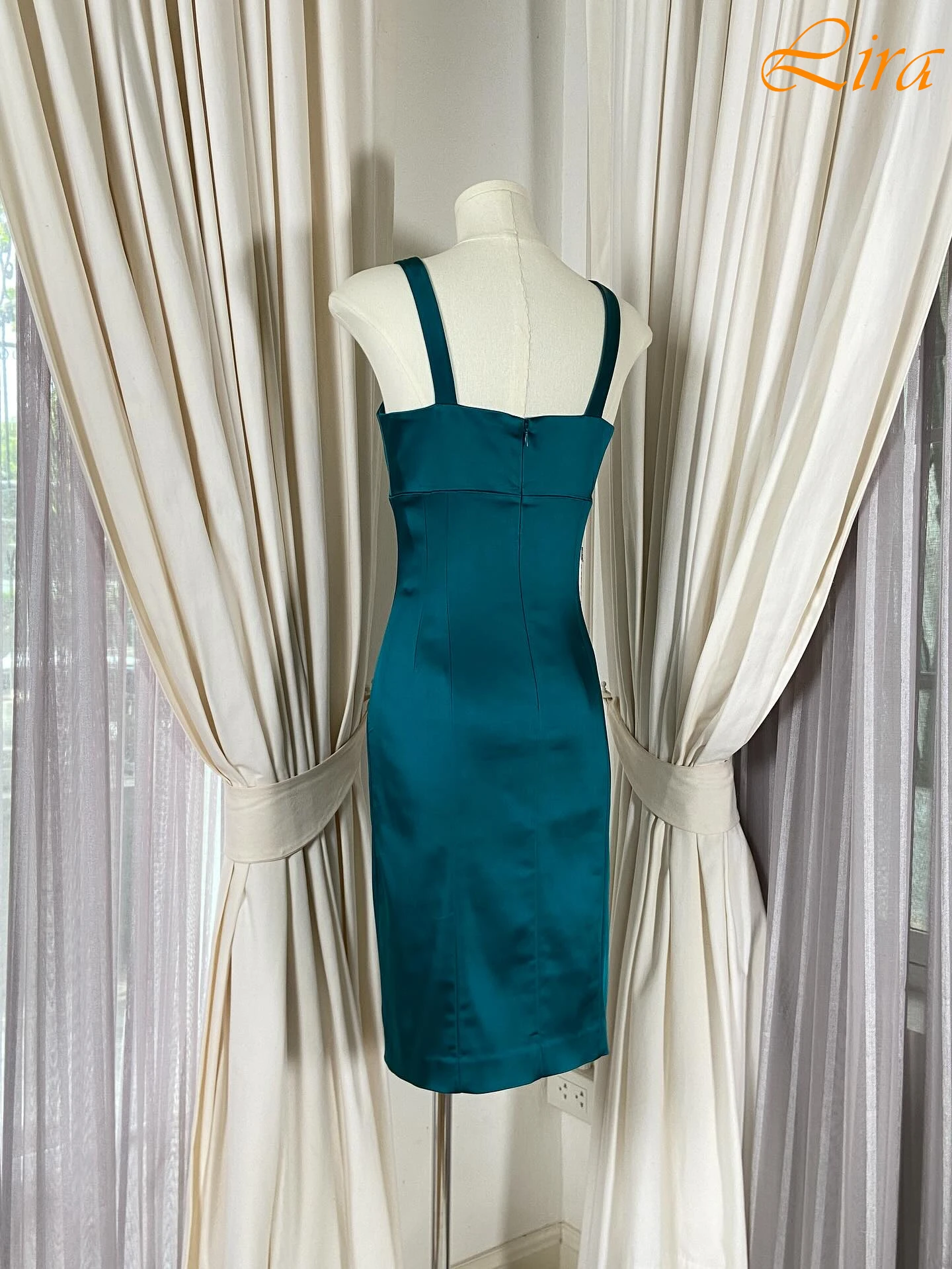 Elegancka, formalna suknia wieczorowa z prostym kwadratowym dekoltem, szyta na miarę, wysokiej jakości, w stylu gwiazd, sukienka na przyjęcie z temperamentem.