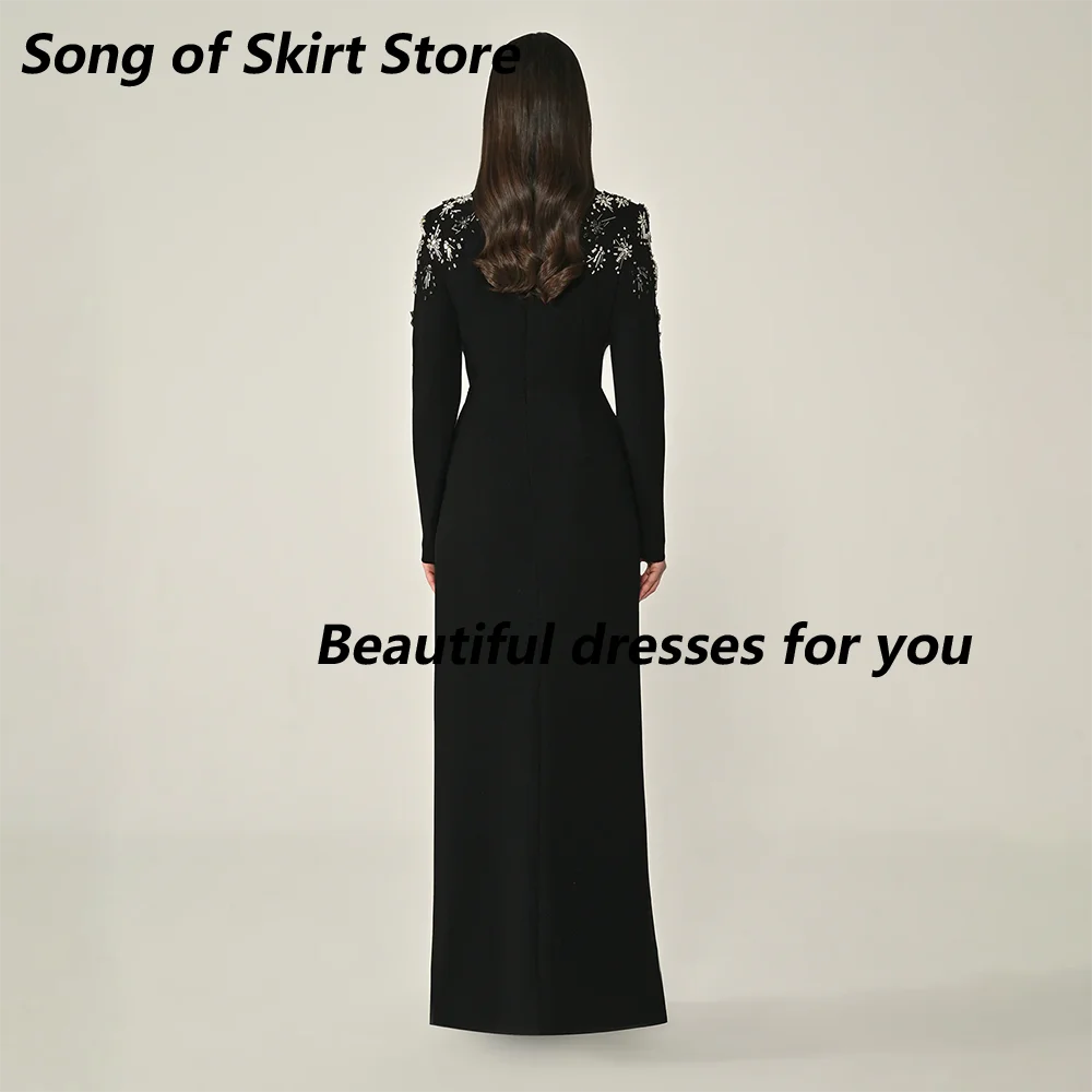 فستان سهرة أسود مخصص برقبة على شكل حرف V وأكمام طويلة كريستال مطرز بطول الأرض فستان حفلات رسمي لفساتين حفلات الزفاف