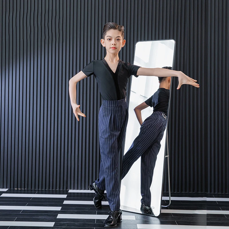 2025 enfants tenues de spectacle de danse latine pour garçons hauts noirs pantalons à rayures costume Samba Chacha Costumes de danse latine DQS19562