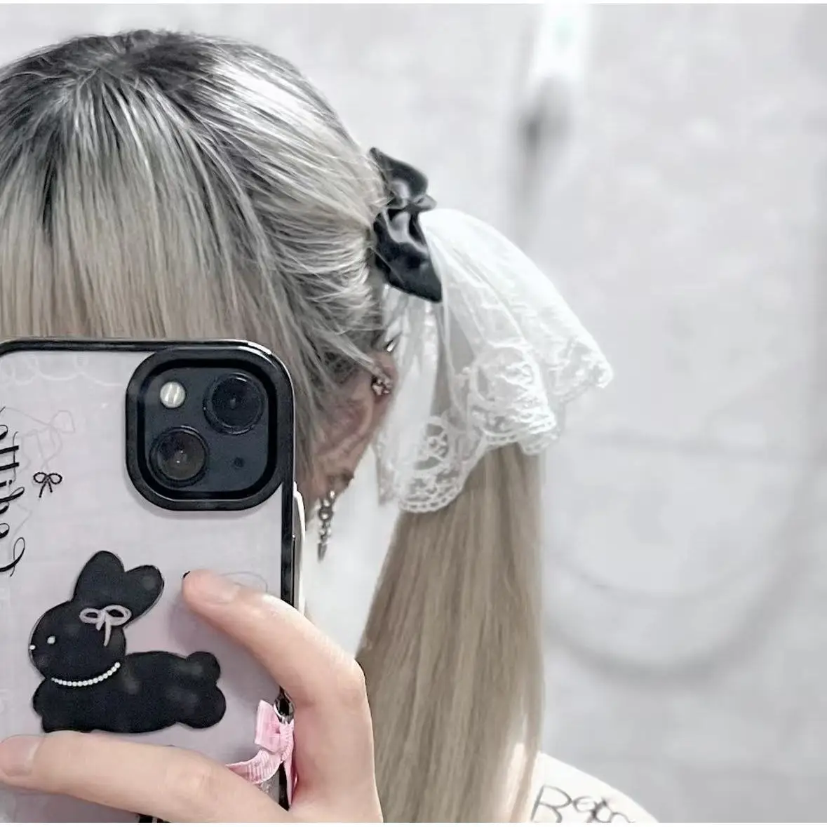 

Новая модная женская шелковая плюшевая заколка для волос с полым бантом для женщин, универсальный зажим во французском стиле, боковой зажим, зажим для хвоста, головной убор