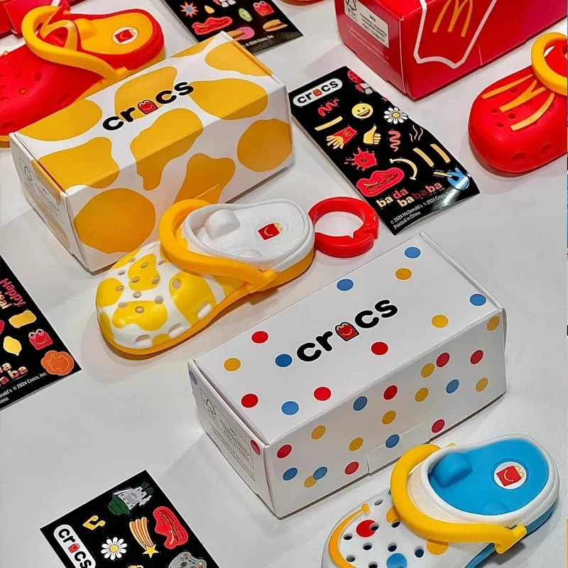 2024 mcDonald's mini chinelo chaveiro refeição feliz brinquedos figura brinquedo colecionável decoração de mesa crianças presentes de aniversário