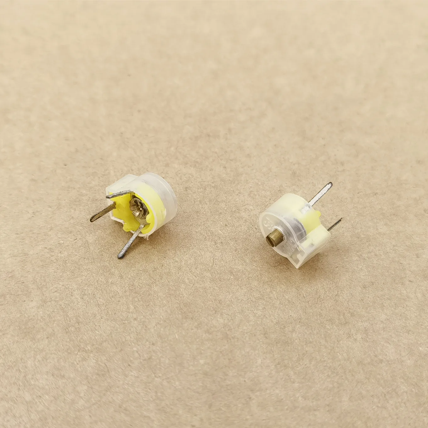Original new 100% CYM1 thin film fine tuning capacitor variable capacitor 3~18pf tunable capacitor film dielectric capacitor