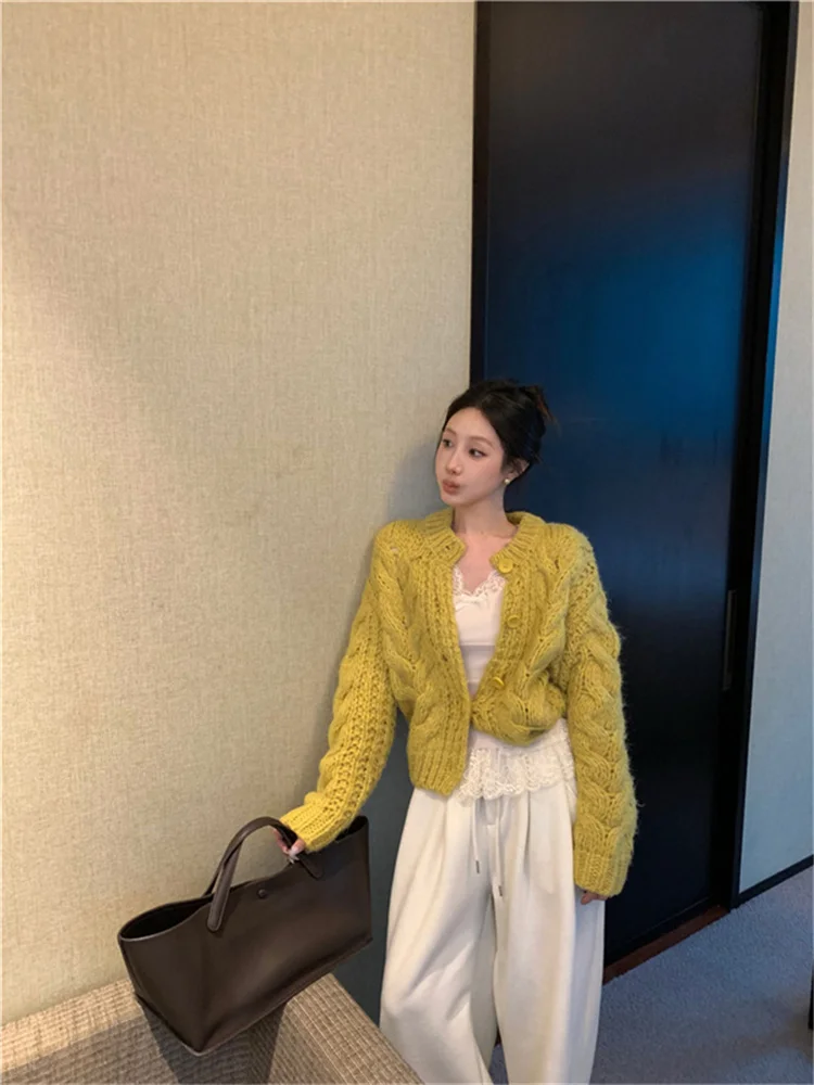 

Весенний вязаный свитер-пальто женский с узором «эле-твист», модный, уникальный, высококачественный, длинный, с круглым вырезом, на пуговицах...