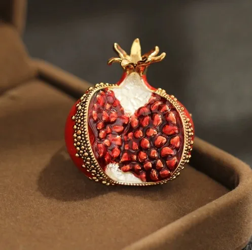 

Enamel pomegranate brooch, women's trendy personality and temperament jacket, cardigan, chest flower, fashionable fruit brooch