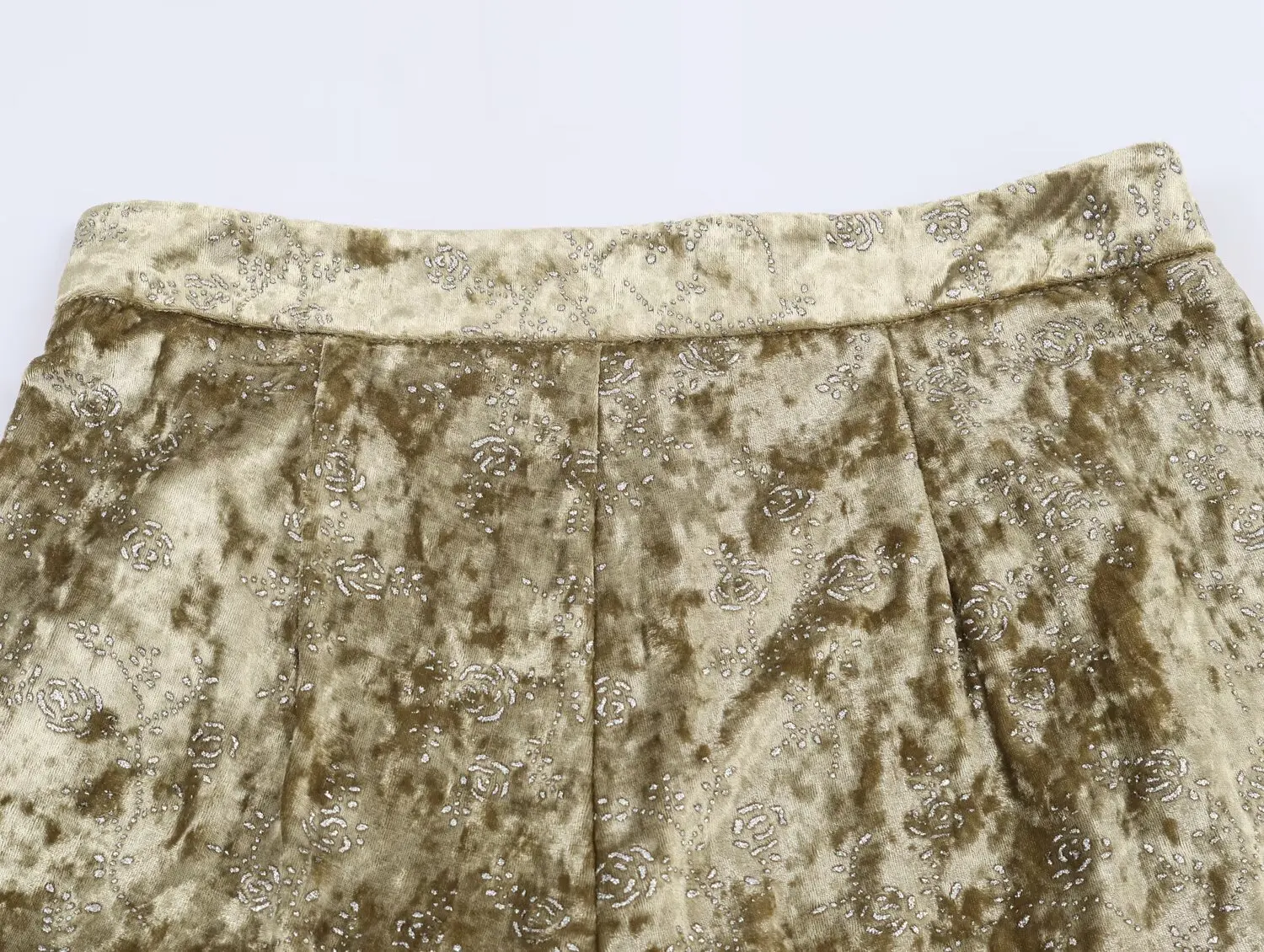 แฟชั่นผู้หญิงปี 2025: สไตล์ยุโรปและอเมริกา ลุคเมทัลลิกสุดอินเทรนด์ กางเกงฮาเร็มลำลองเอวกลาง