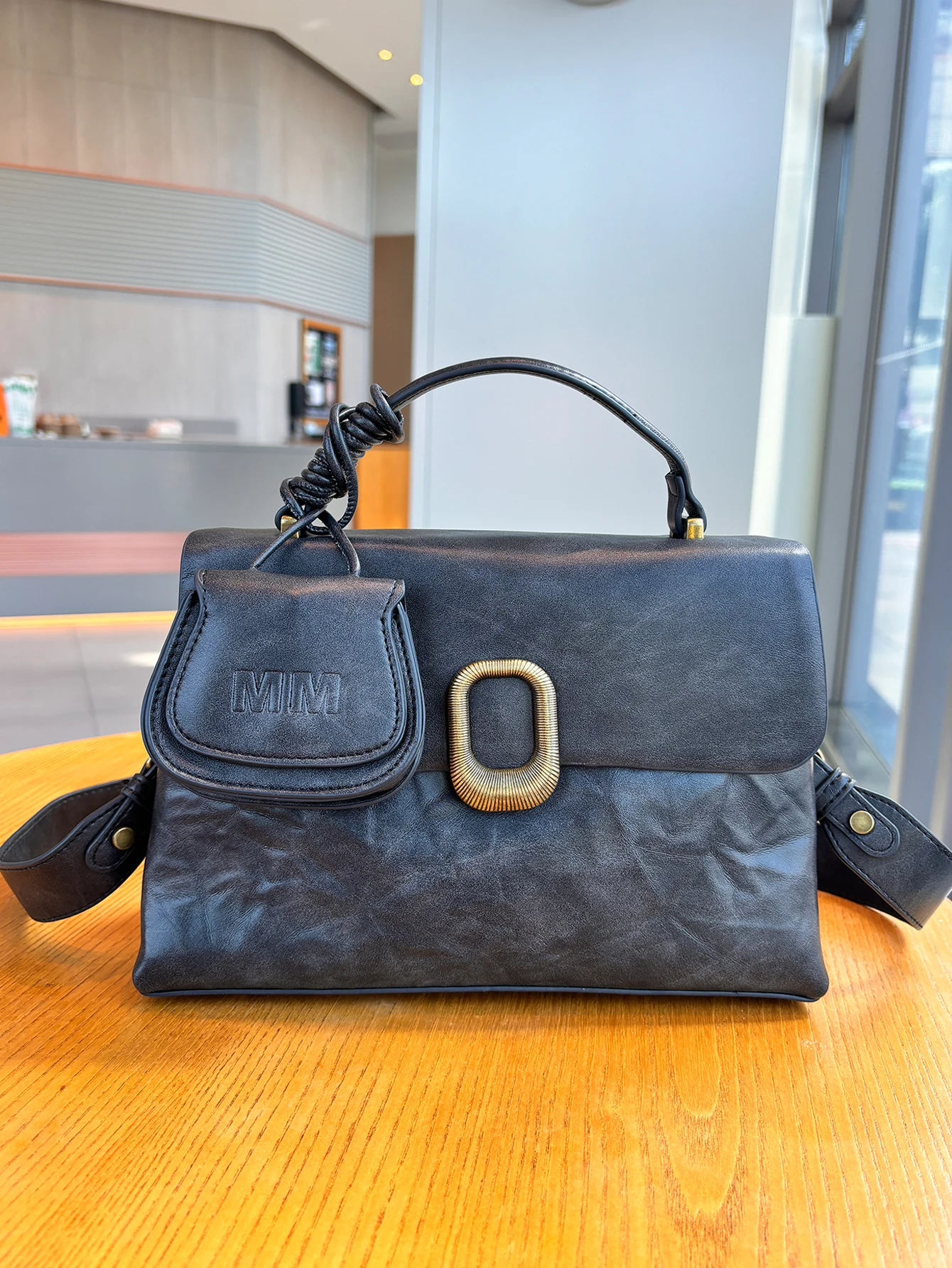 

2025 fashion new autumn high-grade luxury fashion trend retro Joker handbag one-shoulder diagonal handbag soft leather texture l