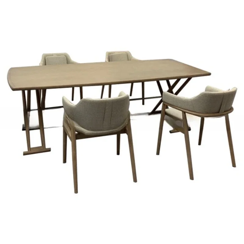 غرفة نموذجية بسيطة من الخشب الصلب لتناول الطعام، علامة تبويب le and chai rs Restaurant ant Mode rn w Abi-sabi