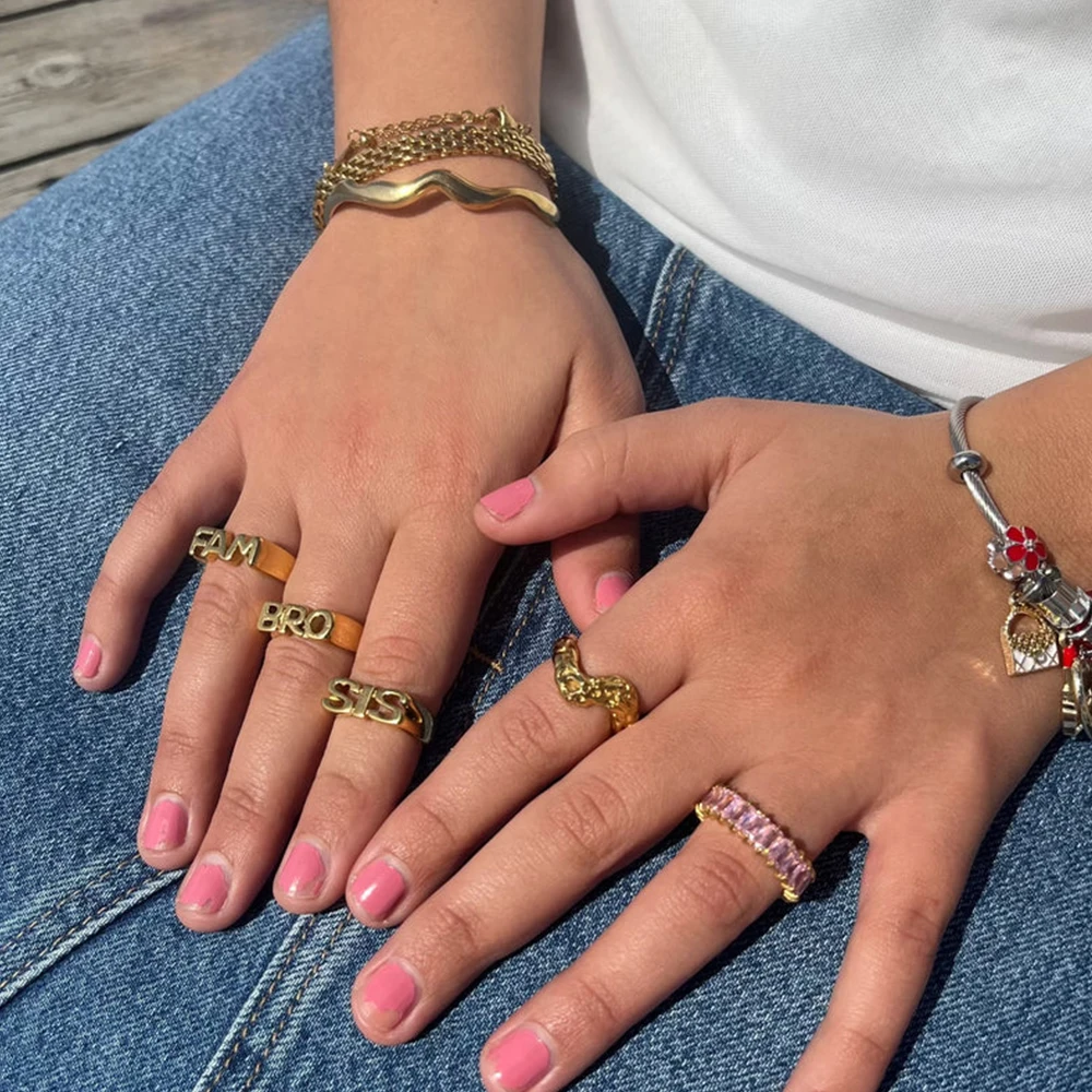 

AIKOER Personalized MOM/DAD/BRO Statement Rings Stainless Steel Mother Ring Best Jewelry Gifts for Women Men Mothers Day/Fathers