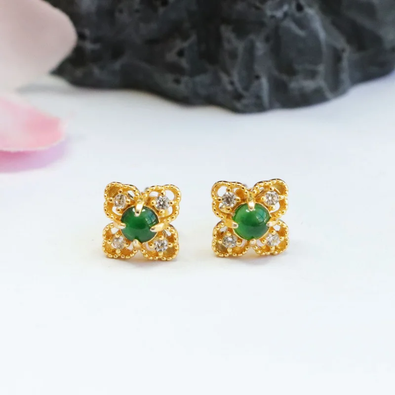 

Vintage S925 Silver Imperial Green Jade Ear Clips, Ice-Water Carved Petal Design, Bohemian Handmade Jewelry with Cultural Symbol