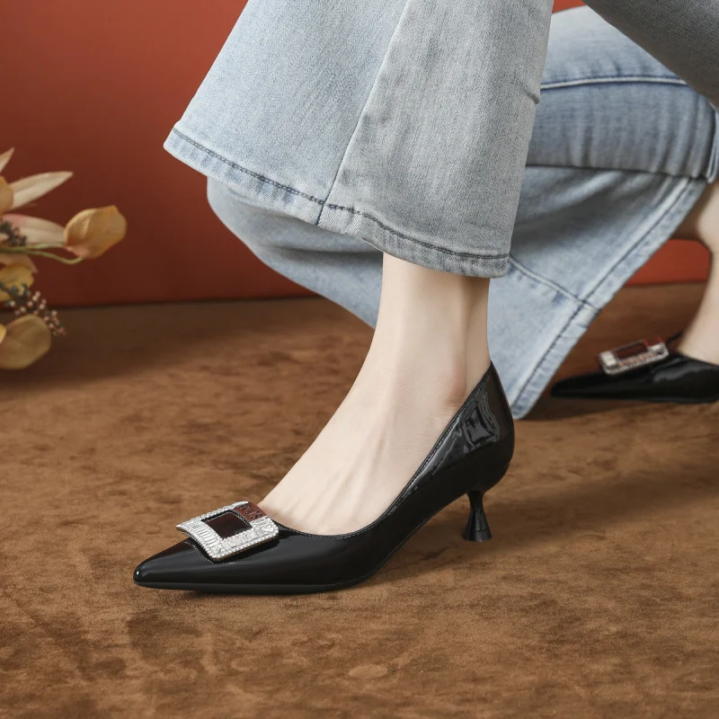 

New everyday versatile black high-heeled shoes with thin heels, side cutouts, shiny finish, and non-abrasive design French