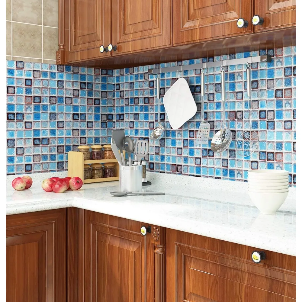 بلاط حائط للحمام قابل للتقشير واللصق باللون الأزرق المقاوم للماء ورق اتصال مزخرف ذاتي اللصق للجدران مقاس 24 × 394 بوصة