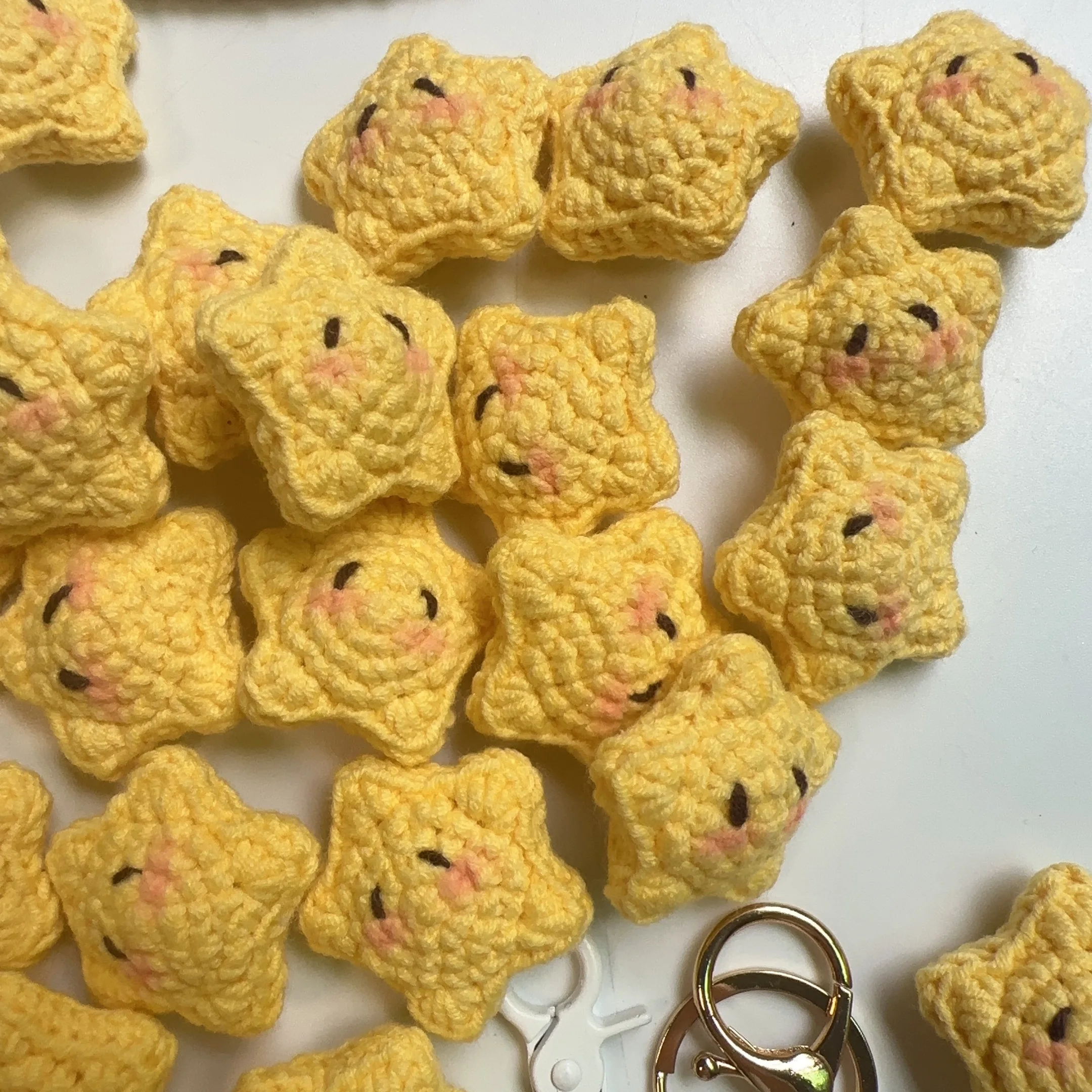 5pcs 4cm Mini Cute Shy Star Knitted Keychain Handmade Crochet Pendant Car Bag Mobile Phone Gift Wholesale Clothing Decoration