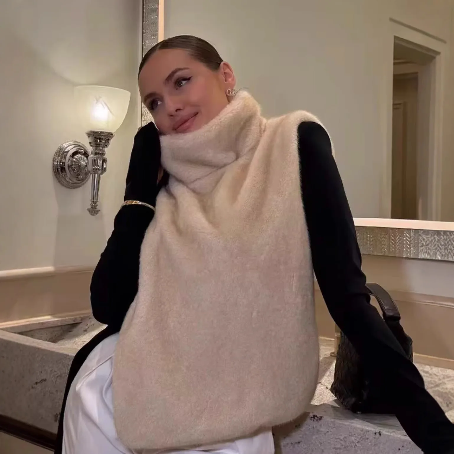 

Autumn/Winter High-Neck Fluffy Short Sleeveless Vest Jacket Fashion Loose Faux Fur Top Women's Elegant Solid Color Coat