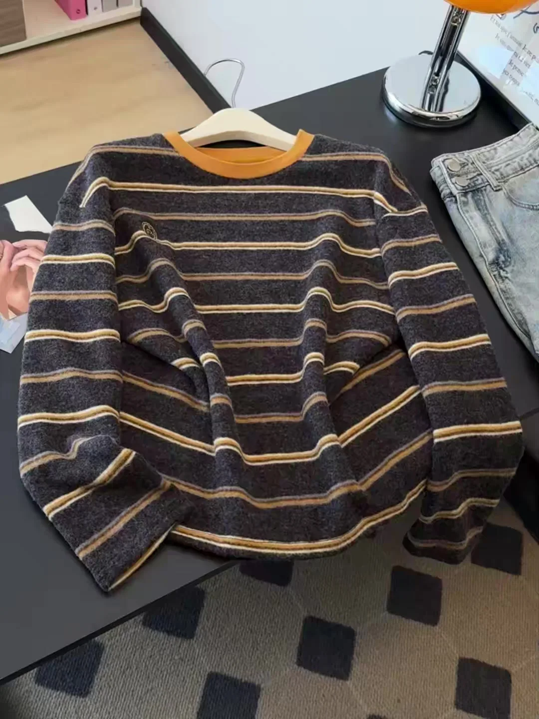 

2025 New Style Contrasting Color Striped Brushed Fleece Long-Sleeved Loose Top