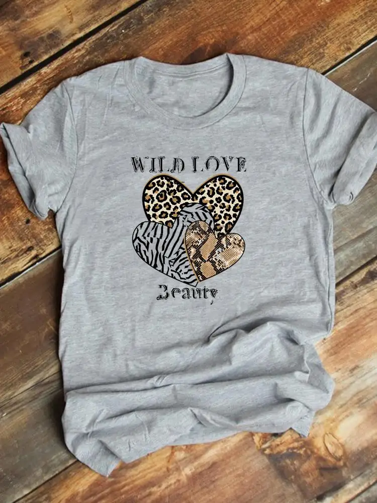 Camiseta estampada de manga corta para mujer, ropa con estampado de leopardo y corazón de los años 90, moda de verano