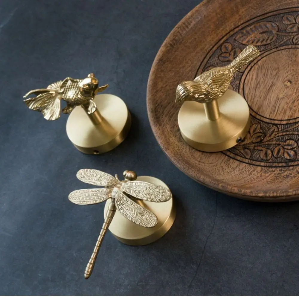 

Высококачественные латунные настенные крючки: прочная конструкция, защита от ржавчины, без сверления, с высокой несущей способностью