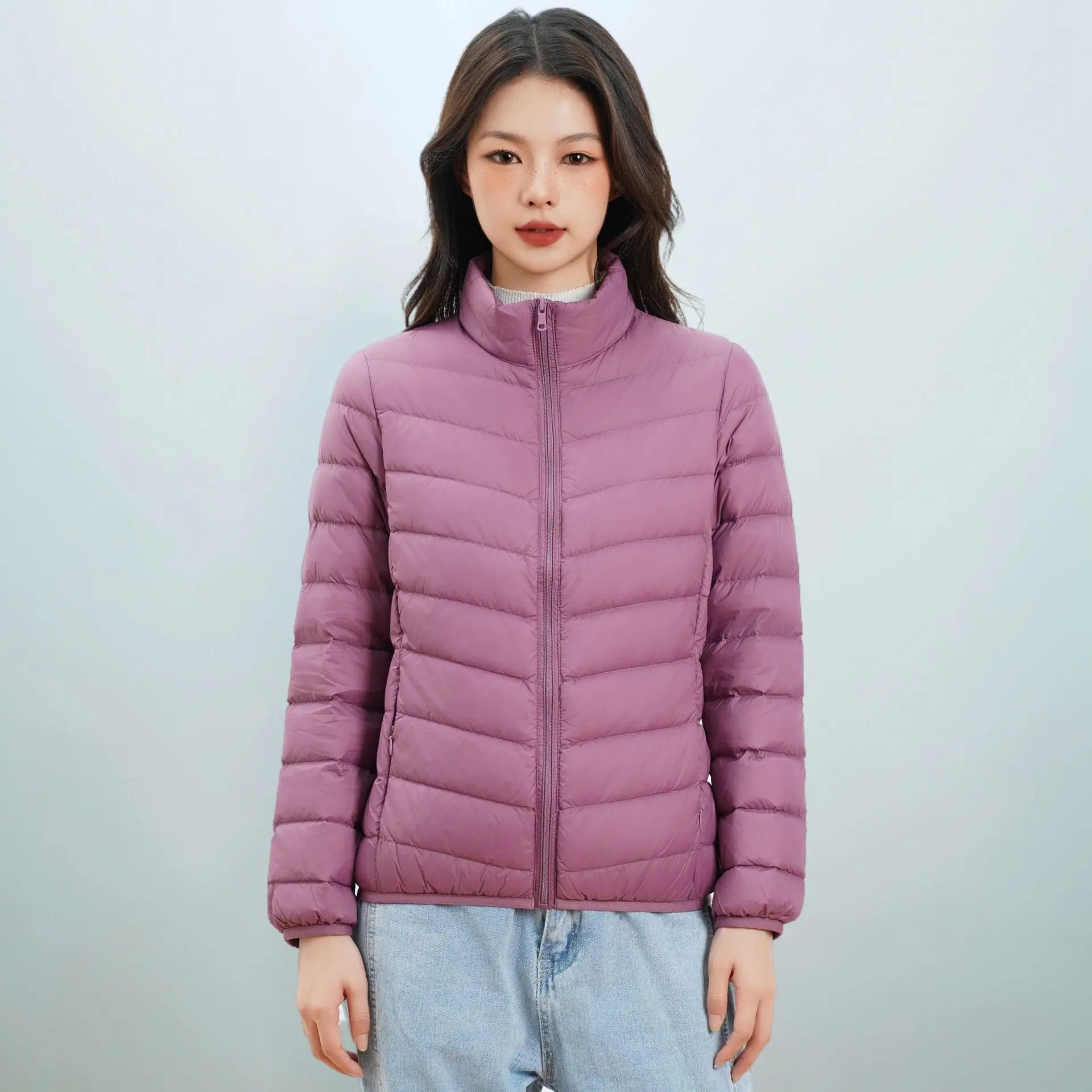 منتفخ ذو ياقة واقفة معيار جديد 90% لأسفل. يقدم دفء خفيف الوزن وصورة ظلية أنيقة وحديثة بأسلوب بسيط. #1