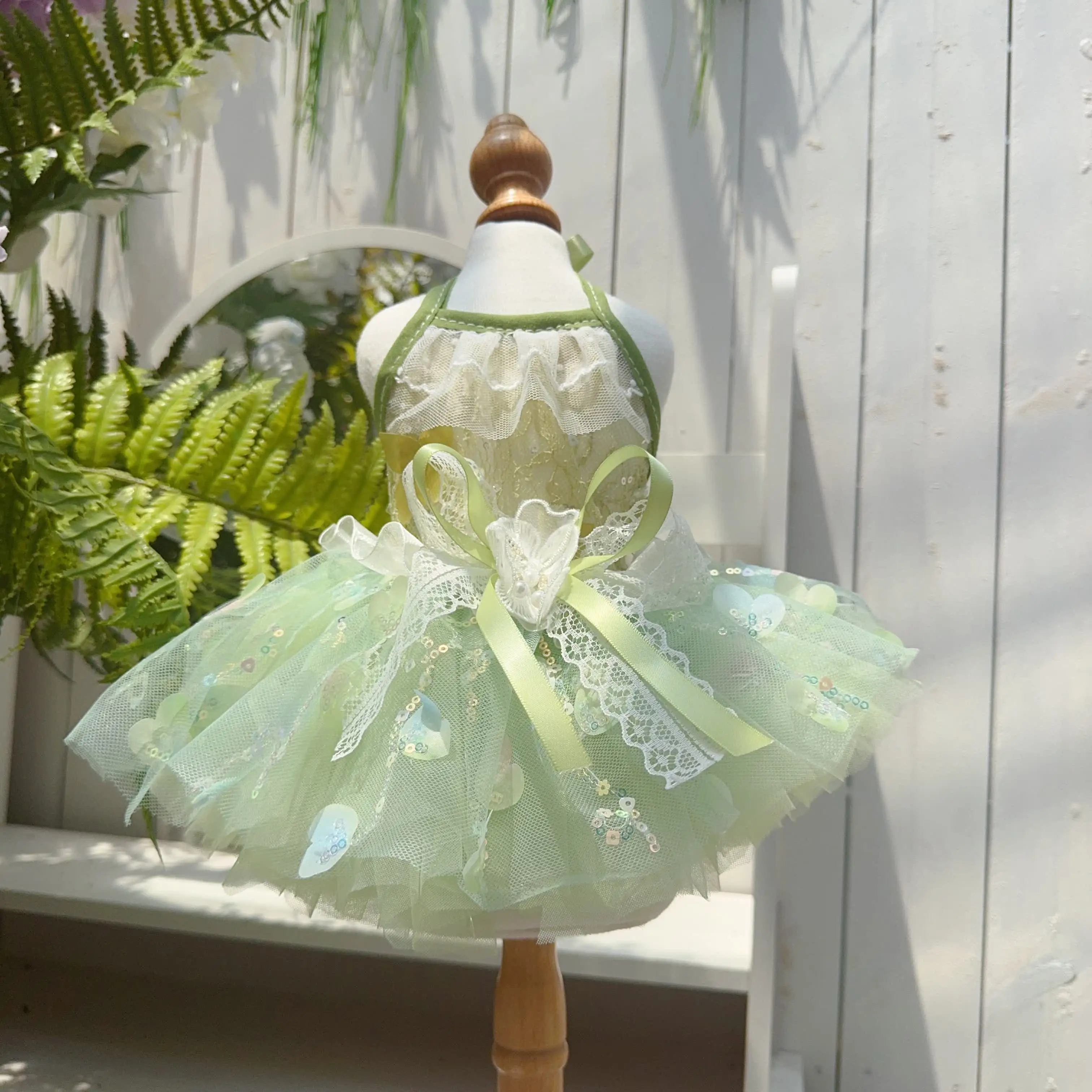 

Fashionable Soft Lace Sequin Bow Party Dress for Small to Medium Dogs Pink Blue Green Purple Skirts Overalls Poodle Pet Clothes