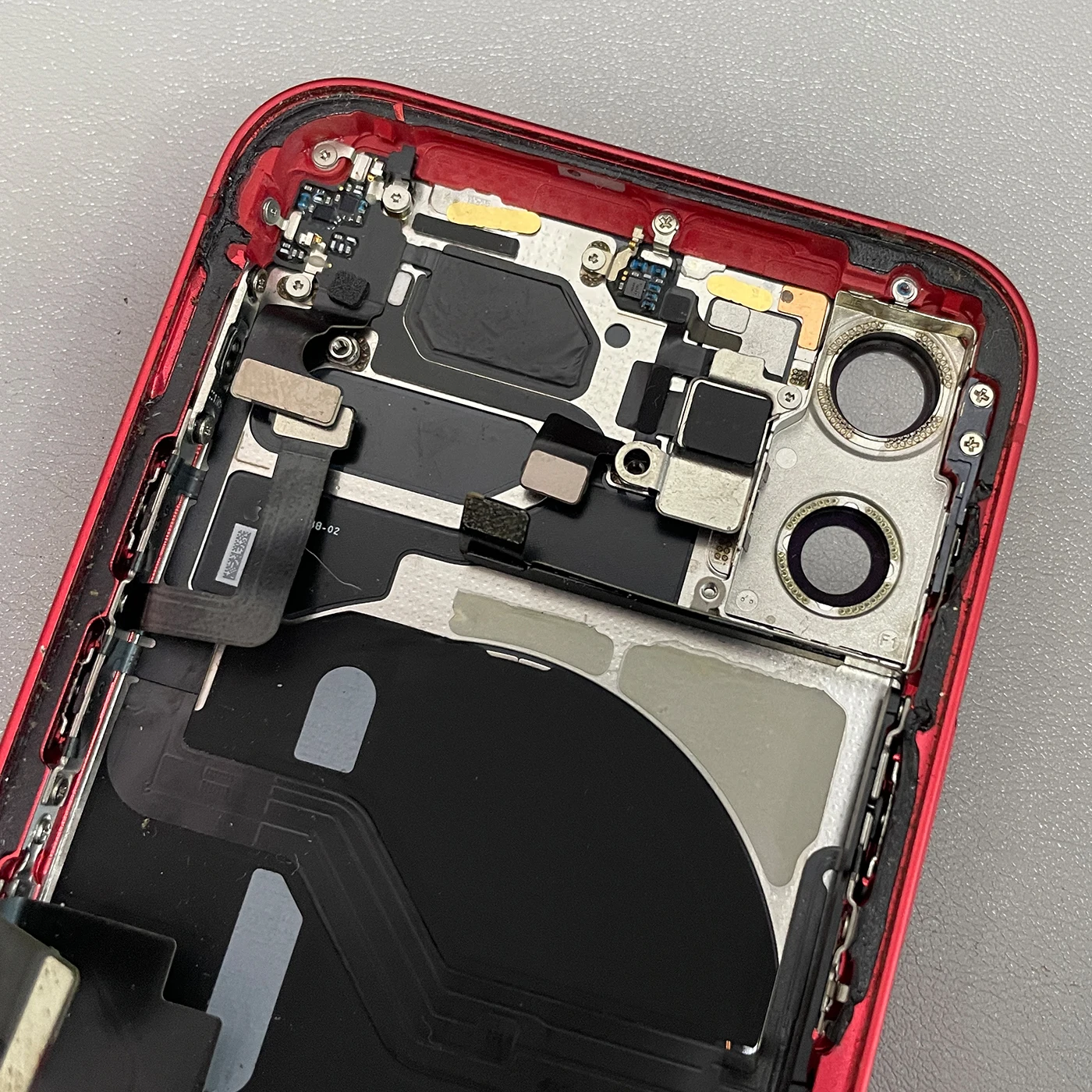 Disassembled Middle Frame Back Housing For iPhone 12/13mini Chassis , Rear Cover Glass with Wireless Charging Assembly 95% New,