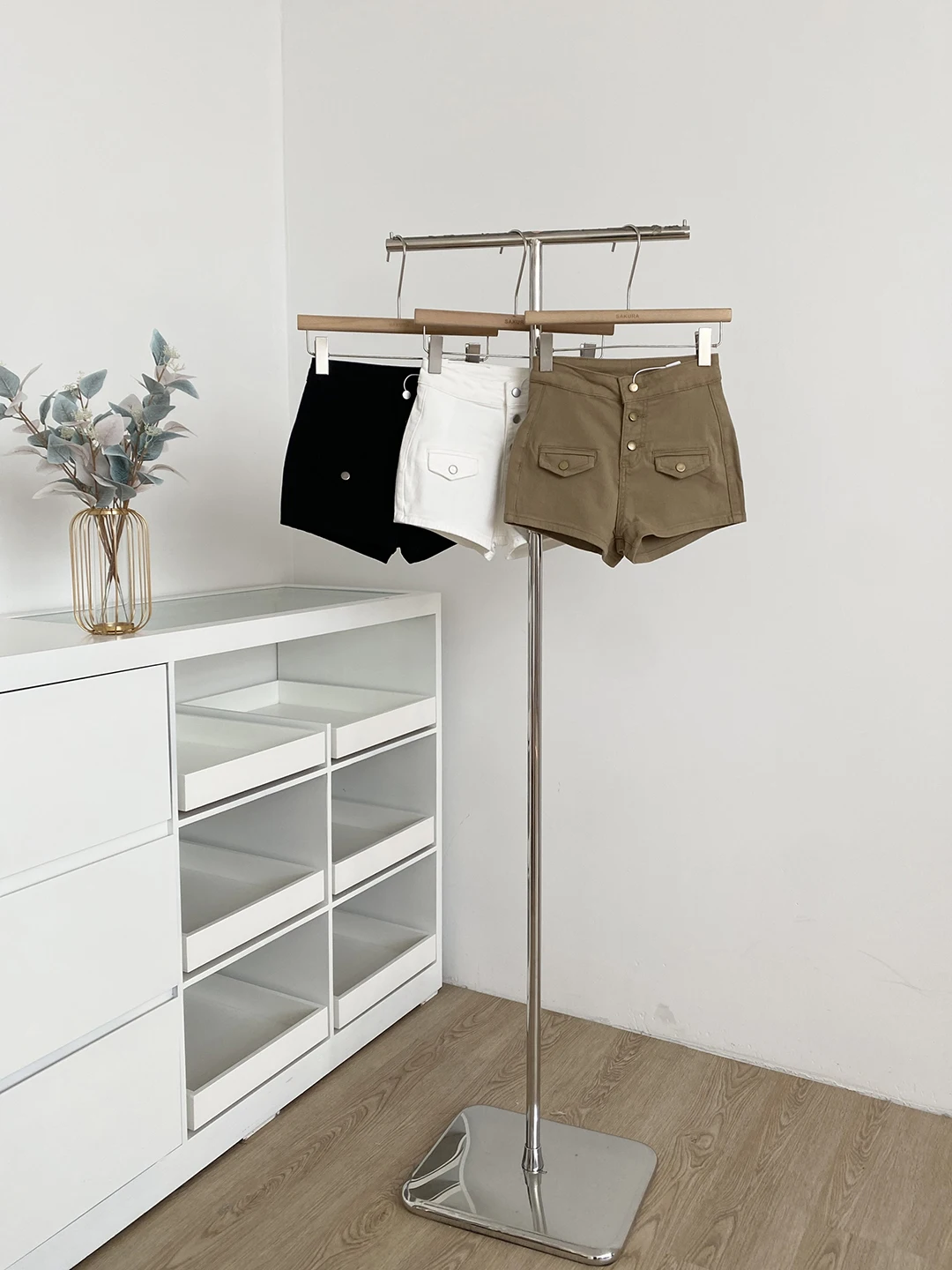 Khaki Three-Button High-Waist A-Line Denim Shorts Women's Spring 2026 Slimming Sexy Butt-Hugging Trendy Ladies Jeans