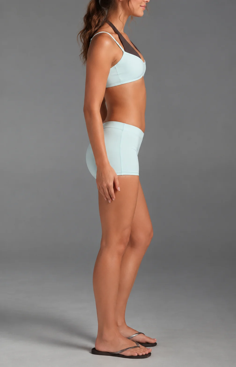 Farbblockierter Neckholder-Sport-BH für Damen mit integriertem Polster-BH, verstellbaren Trägern, Cami-Design, zweiteiliger Optik, für Fitness und Workout – Detail 14