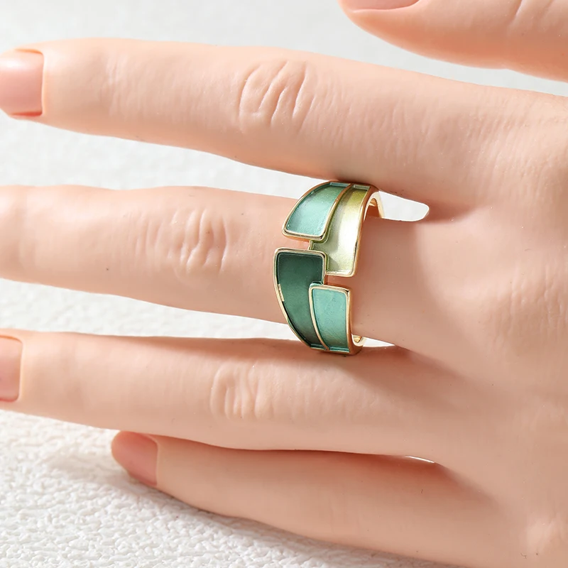 Art Nouveau Hand Carved Geometry Painted Pattern Women's Ring Golden Color Metal Daily Wear Party Jewelry Anniversary Gift