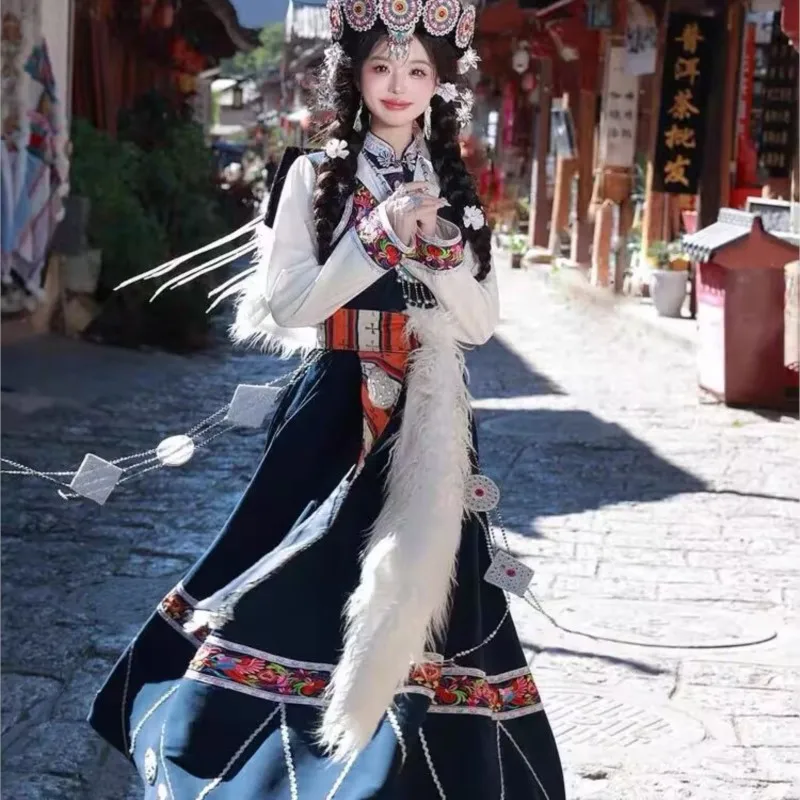 Nouveaux vêtements femme style exotique ethnique minorité adulte voyage photographie