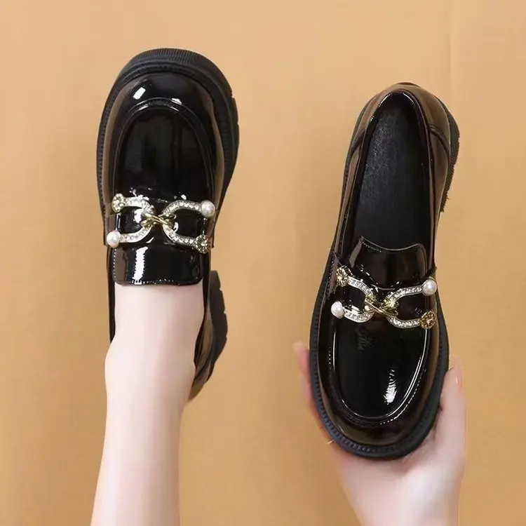 2024 Hot Selling New Single Shoe Patent Leather British Style Thick Soles Increase A Slip-on Loafer Women's Shoes