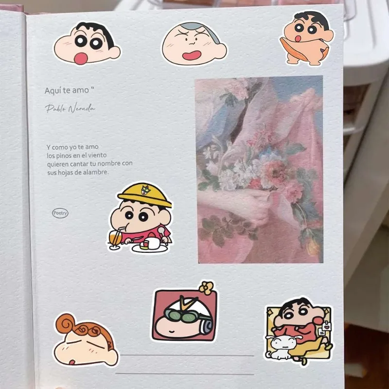 Pegatinas decorativas de dibujos animados para teléfono móvil, pegatinas de crayón de Shin-chan de 50 piezas, impermeables, para equipaje de cuaderno, venta al por mayor