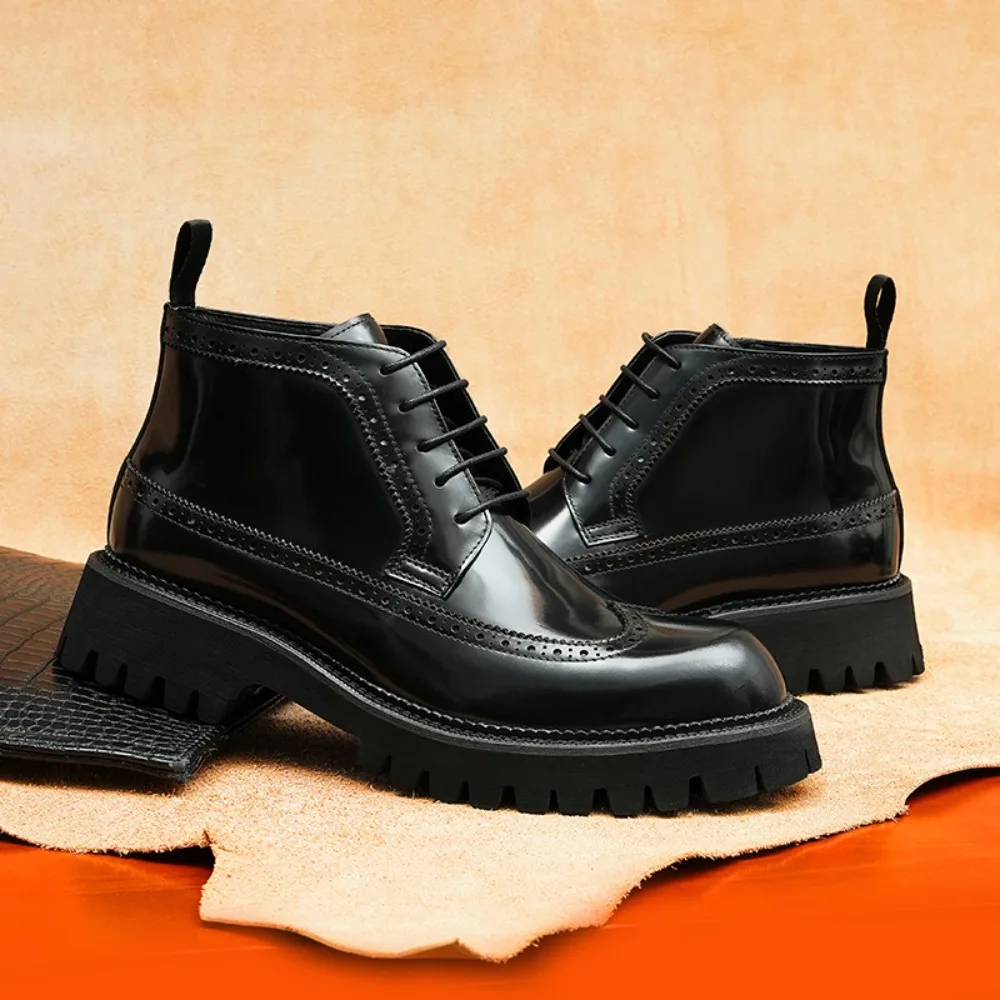 

Мужские кожаные классические универсальные модные высококачественные простые новые резные ботинки с острым носком, деловые повседневные туфли на блестящей платформе с высоким берцем