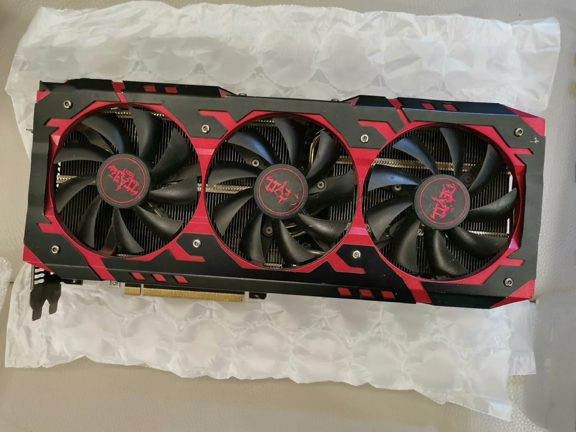 Schede grafiche AMD Radeon RX VEGA64 8GB HBM2 2048bit PCI-ExpressDP/HDMI usate