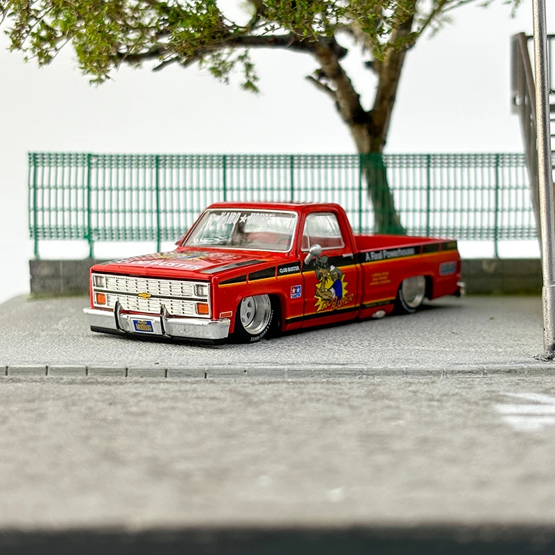 Diecast 1/64 Scale Chevrolet Silverado Pickup Truck Car Model Alloy Chevrolet Silverado Car Model Collection Decoration