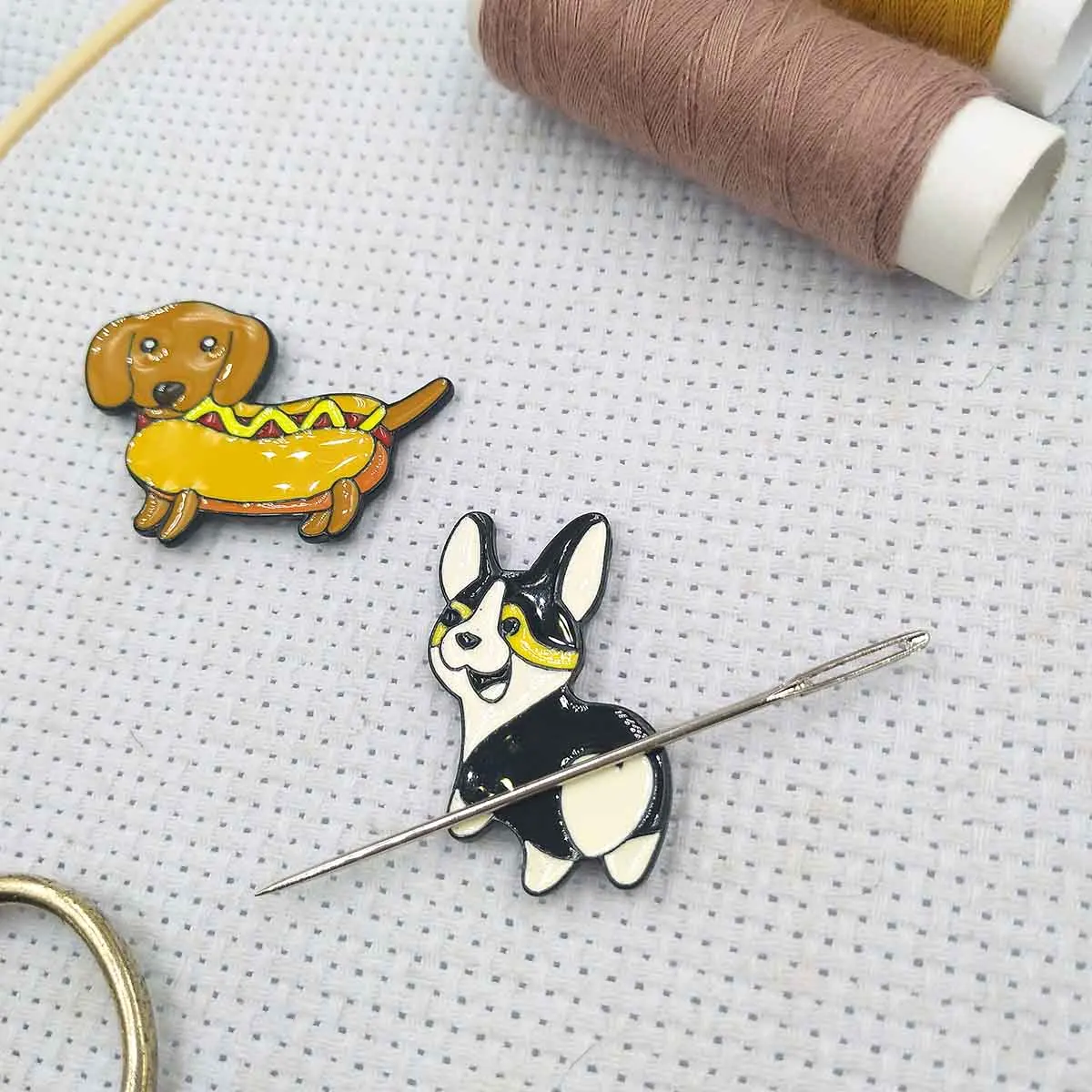 Magnetic Needle Minders Sewing Magnet, Cute Hot Dog Needle Keeper for Cross Stitch, Needle Nanny Embroidery Needlework Supplies