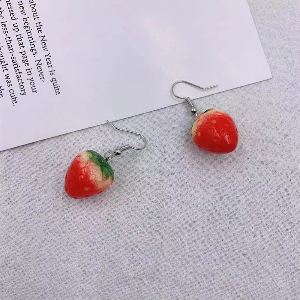 Fashion Simple Acrylic Strawberry Pendant Earrings Quality Drop Earrings for Girls Women Gift Lovely Jewelry