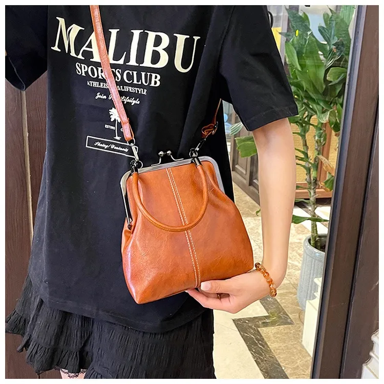 Retro Clip Bags for Women Handbags Small Kisslock Shoulder Bag Luxury Designer Bag Frame Women's Bags Shell Clutch Ladies Purses