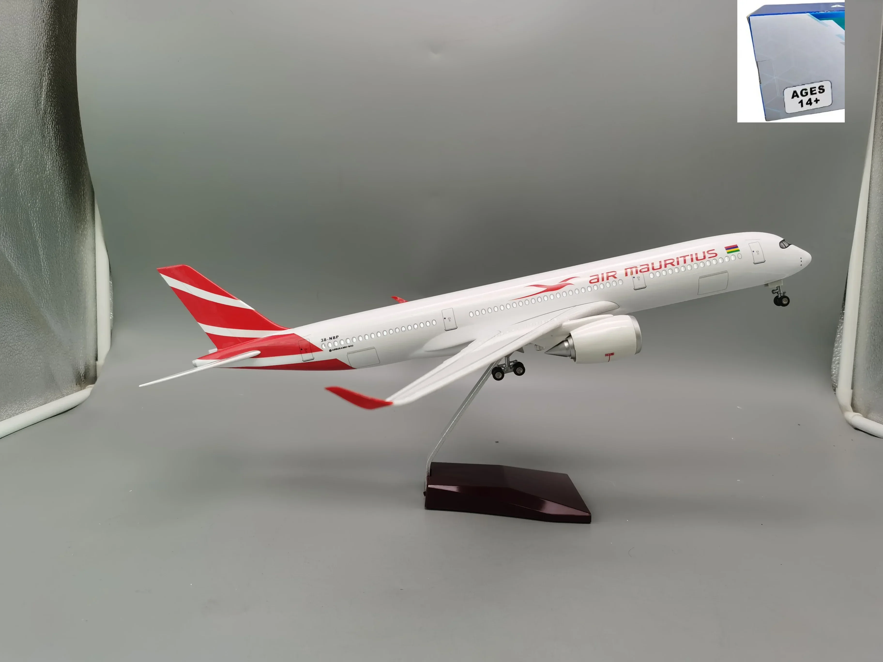 

47 см масштабная модель Air Mauritius A350 Airways, игрушки-самолет, авиакомпания со световой смолой, коллекция самолетов, украшение для дисплея, вентилятор