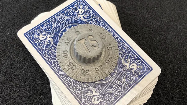 

Запирающаяся колода (трюк + онлайн-инструкция) Кард Тима Спиноса Волшебные трюки Крупный план Магия Магия Волшебники Реквизит Иллюзия