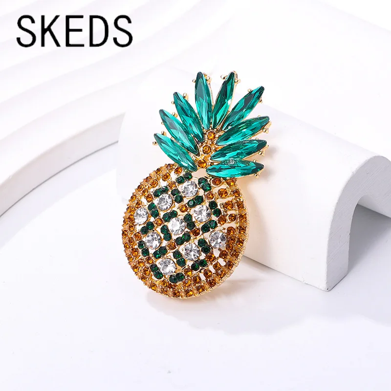 SKEDS Exquisite Women Girls Crsytal Pineapple Classic Brooches Pines Fashion Shining Boutique Fruit Rhinestone Badges Jewelry