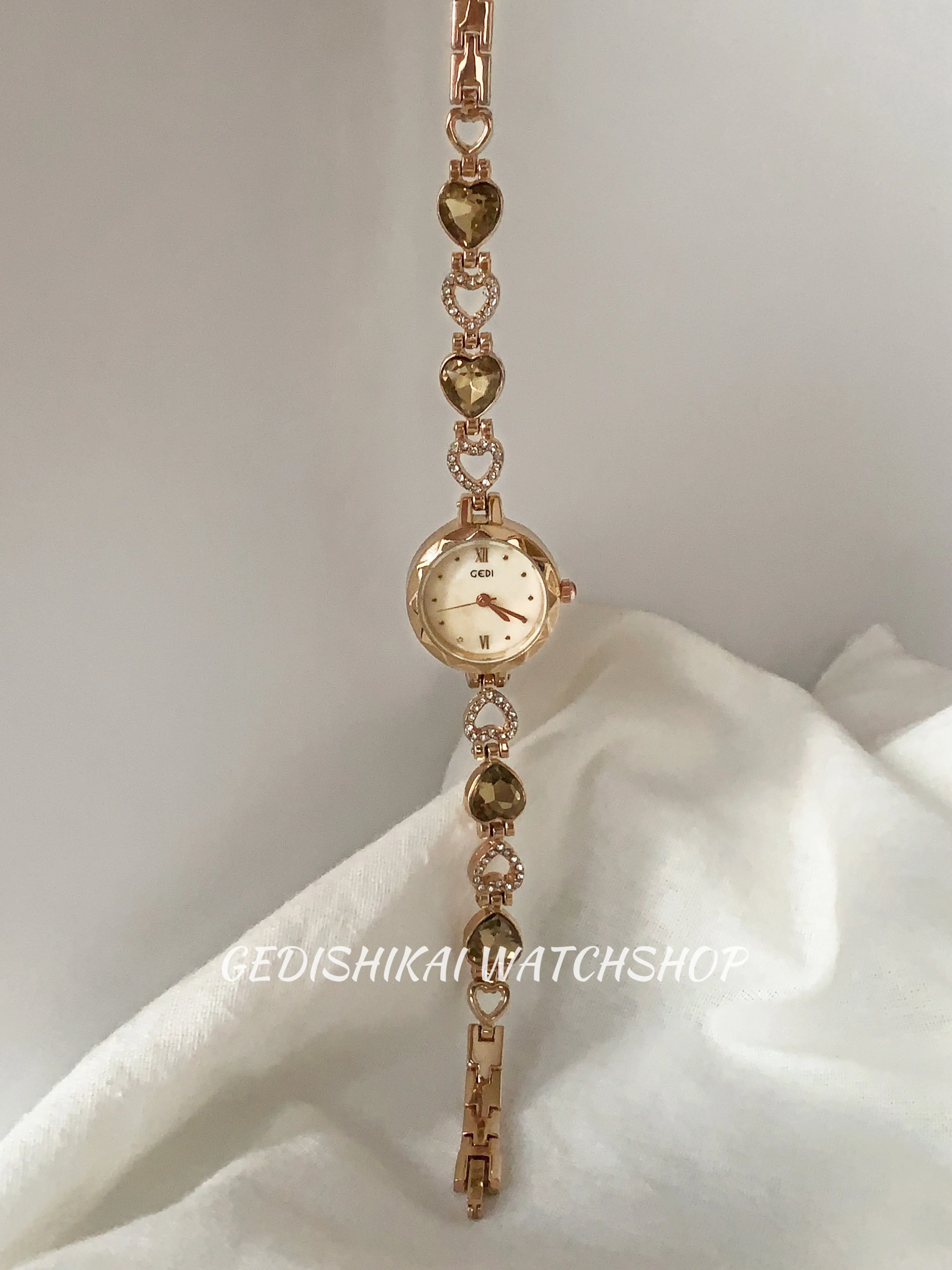 ساعات نسائية أنيقة ساعات نسائية فاخرة وفنية خفيفة بمزاج بسيط وملمس راقي موديلات جديدة 2025