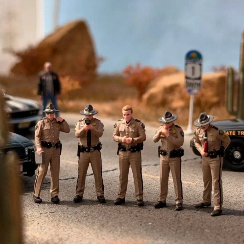 In Stock Desktop Display 1:64 Florida Highway Patrol Micro Scene With Mini Figures Building Model And Diecast Car Accessories