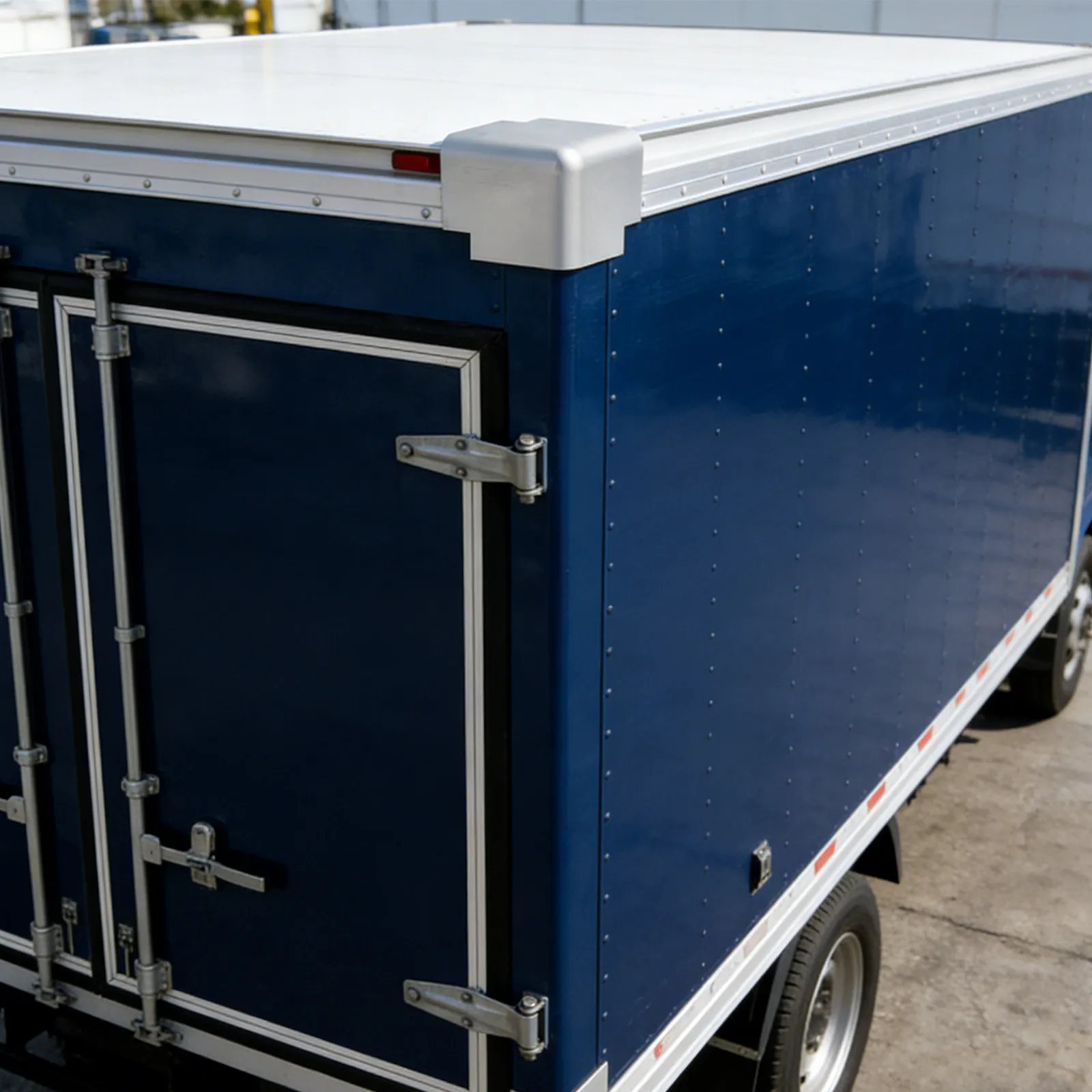 

2Pcs Truck Edge Protectors Reinforced Aluminum Box Guards Refrigerated Truck Wrap Metal Cargo Load Corner Guards