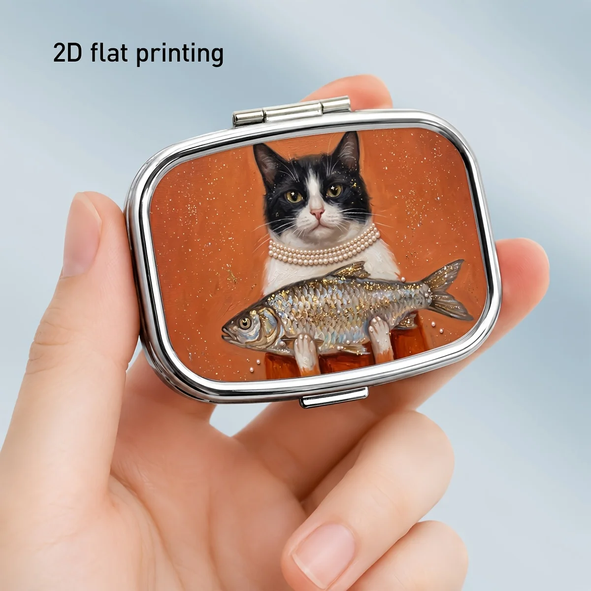 Flat Print Design, Black and White Cat Holding Fish and Pearl Necklace Theme Square Metal Pill Box, Two-Compartment Portable Storage for Small Items, Humorous and Vintage Style, Neatly Organizes Medicines, Vitamins, and Jewelry, Compact and Space-Saving, Suitable for Business Trips, Travel, and Daily Carry, Exquisite and Durable Gift