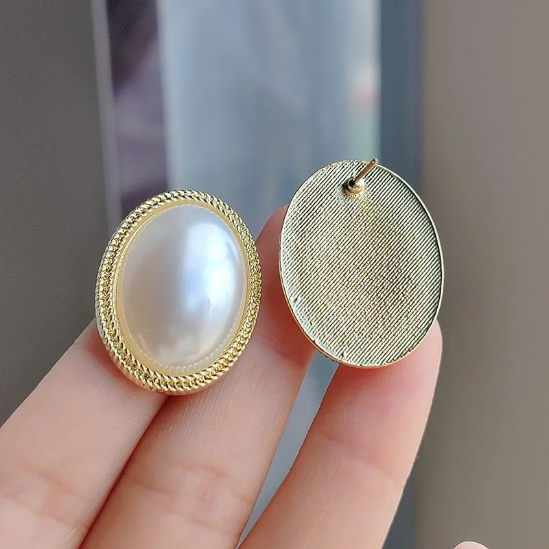 French Vintage Baroque Oval Pearl Stud Earrings for Women Small Design Charm Minimalist Earrings Jewelry Gifts