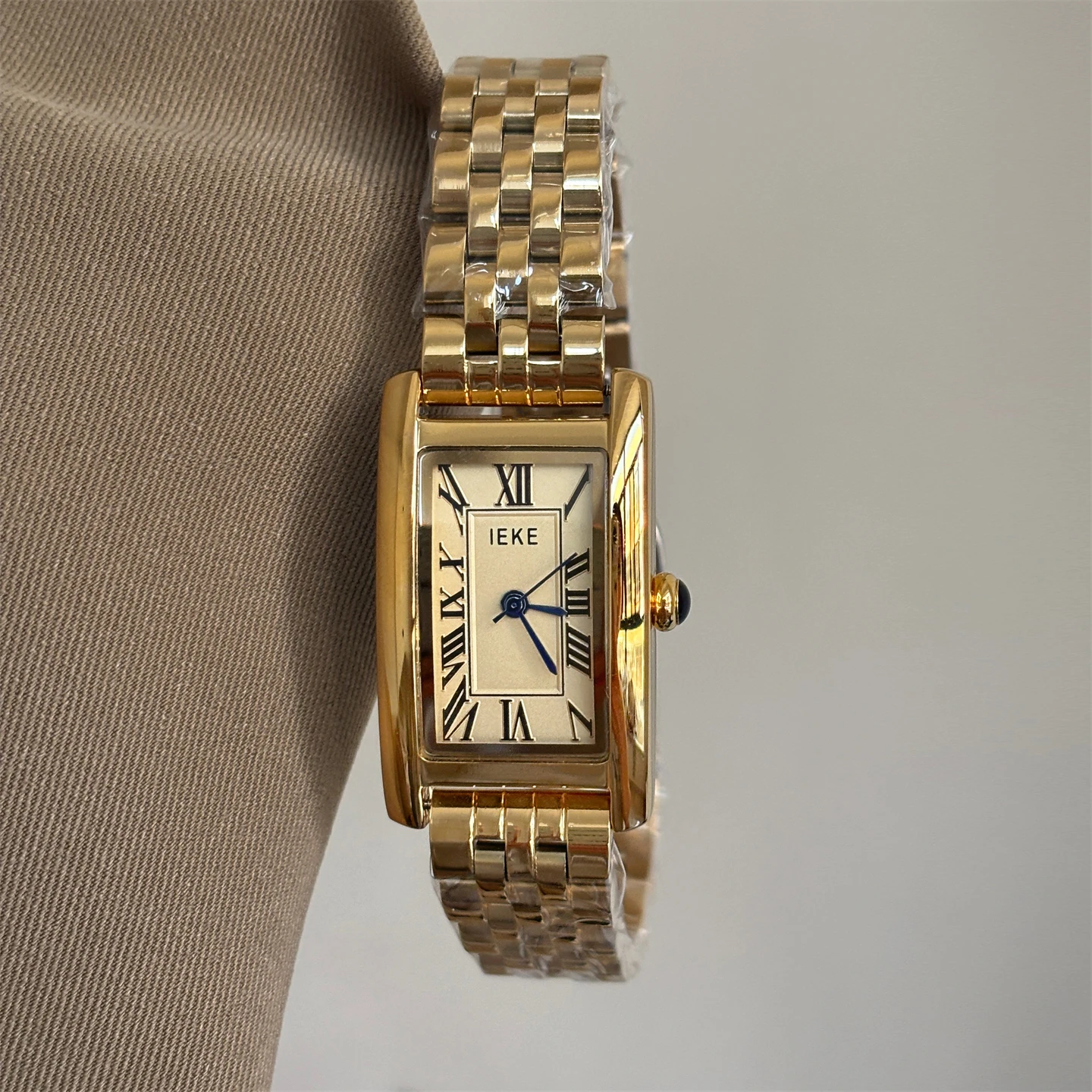 นาฬิกาข้อมือทรงสี่เหลี่ยมผืนผ้า สไตล์เรโทรฝรั่งเศส แบบโรมัน สำหรับผู้หญิง สไตล์อินเทรนด์ เรียบง่าย ลำลอง อเนกประสงค์ ดูดี มีระดับ ใช้กลไกควอตซ์