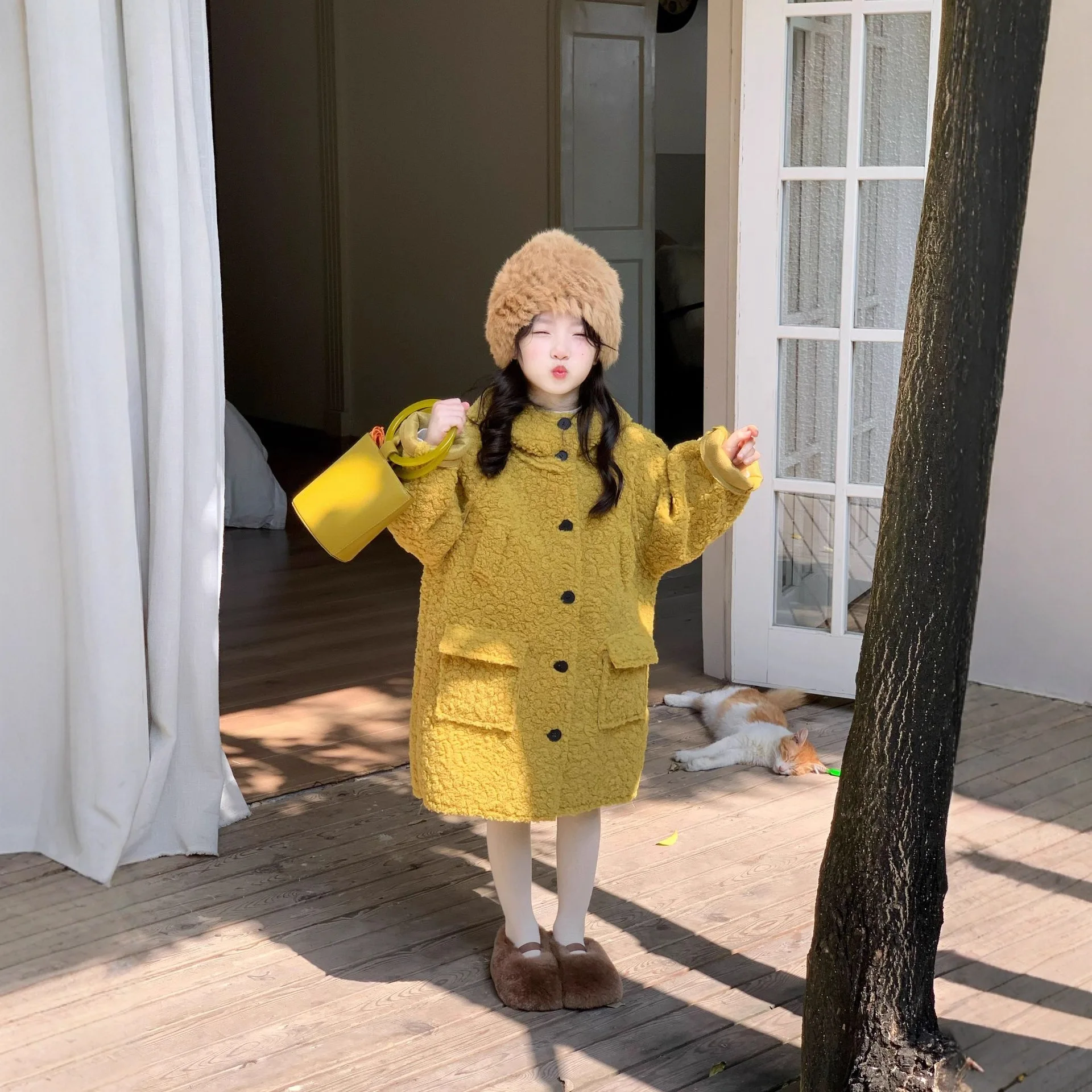 2026 Girls' Autumn and Winter New Long Lamb Wool Jacket Integrated Wool Sweater Coat