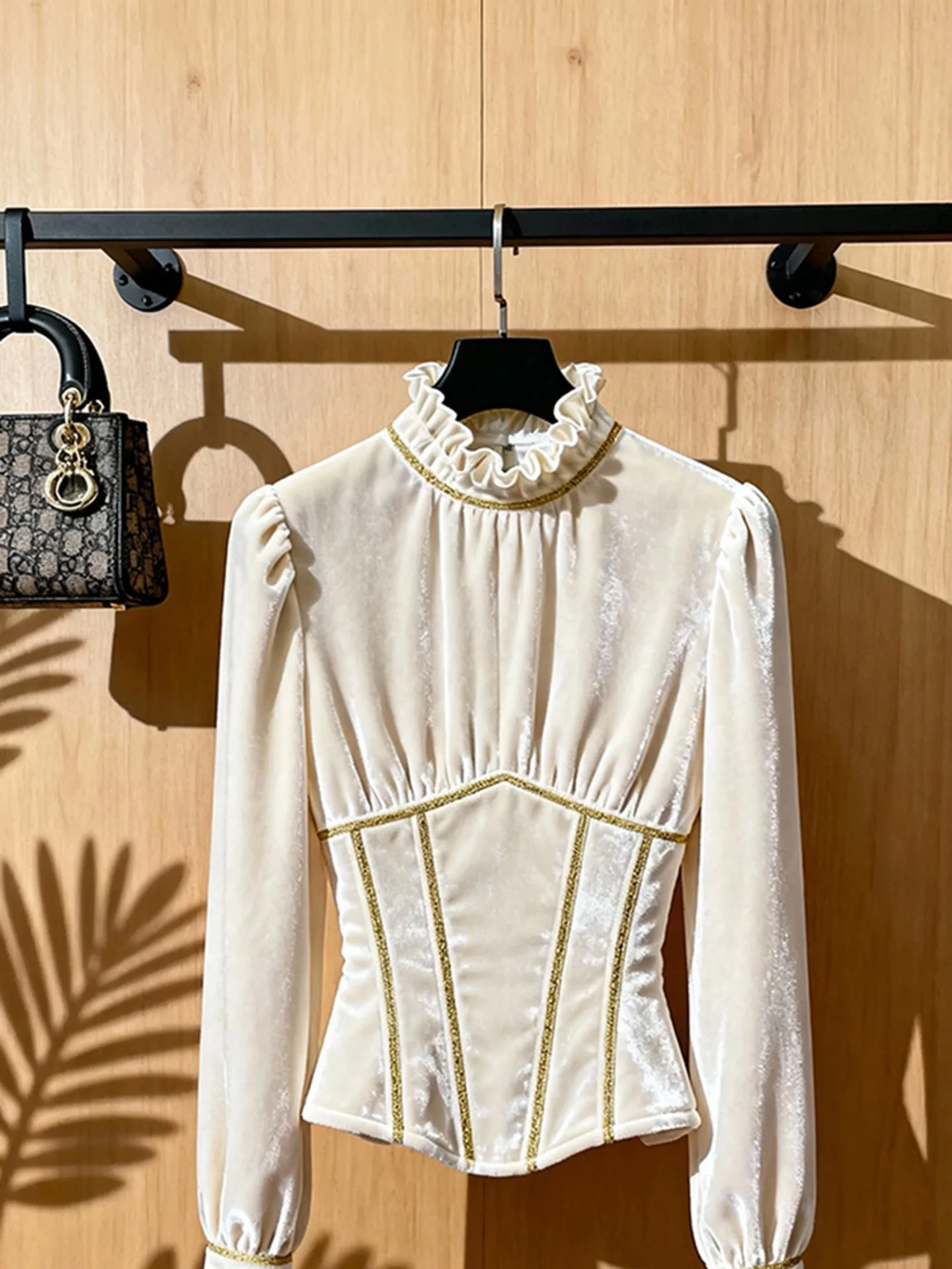 Velvet irt Women's Beautiful Waist-Cinching f-High Collar Luxury Sle Long Sve Bubble Sve Casual Faion Top