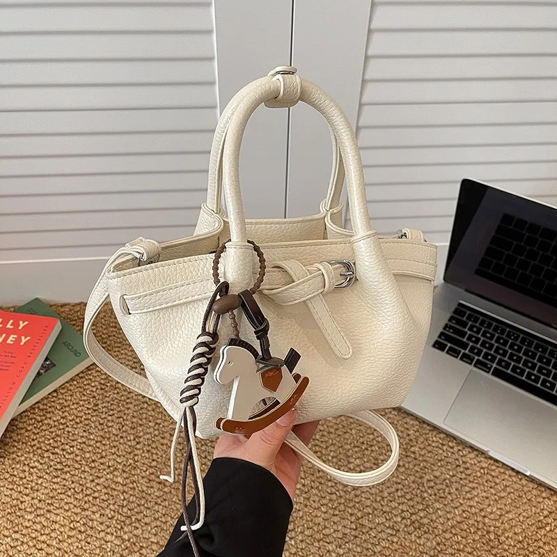 

Trendy Vintage Minimalist Diaper Bag Women's Large Capacity Designer Tote Luxury Elegant Classic Fashionable Stylish Shoulder